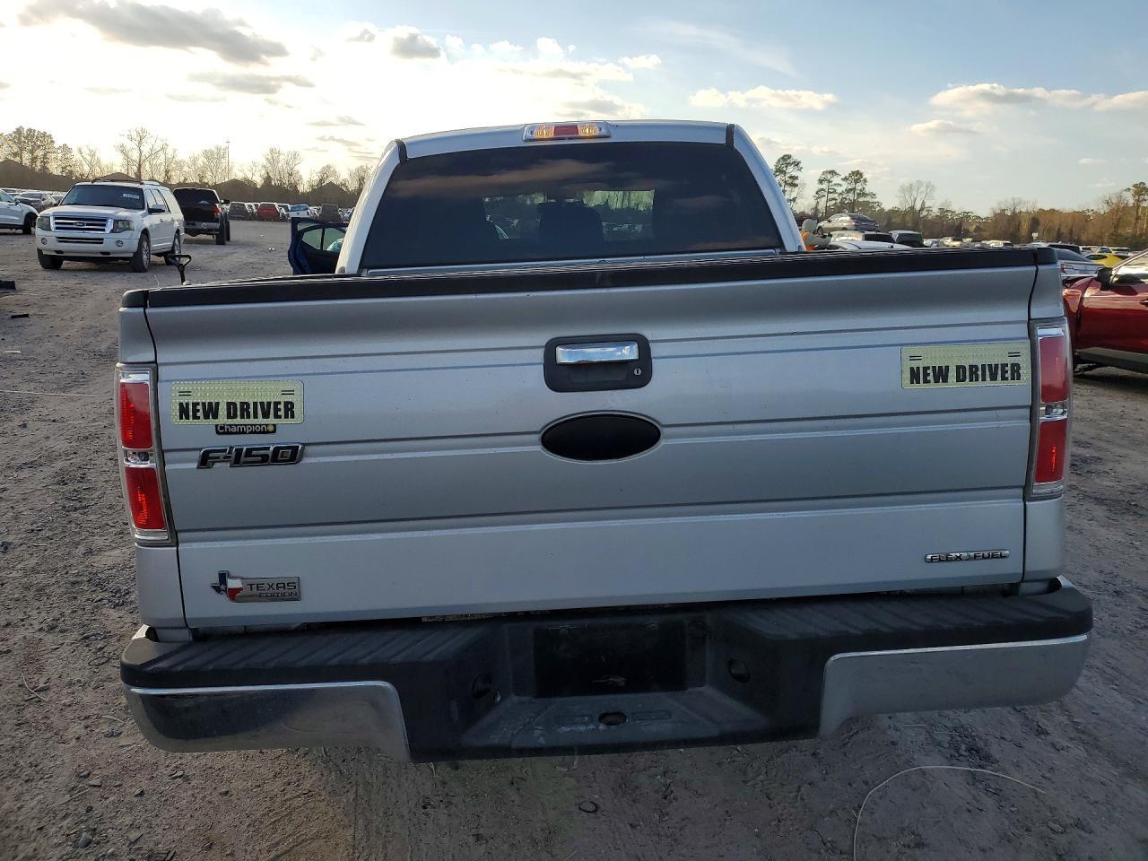 2011 Ford F150 Supercrew - Image 6