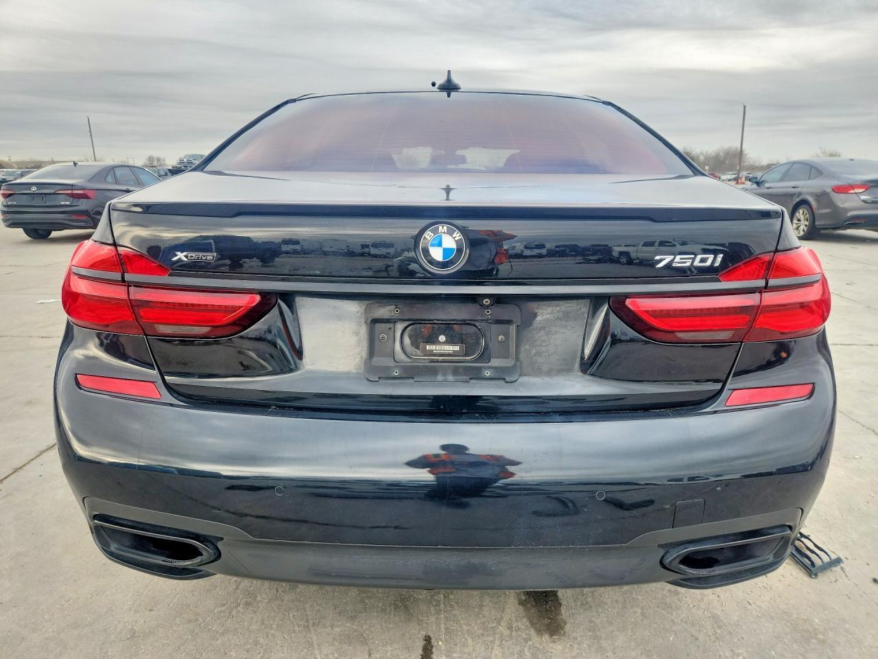 2018 BMW 750 Xi - Фото 6