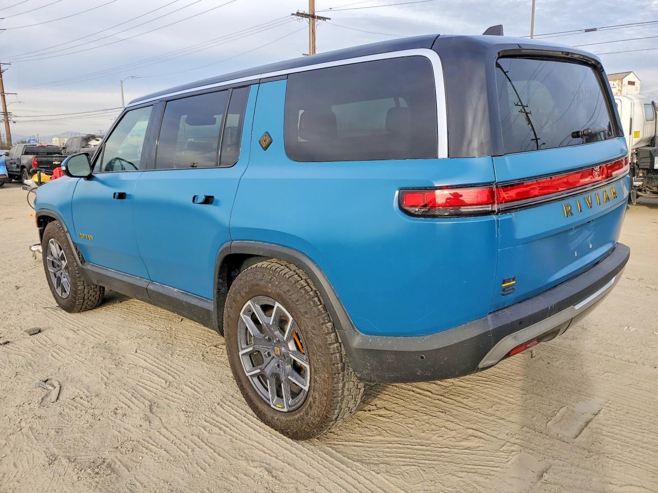 2023 Rivian R1S Adventure - Image 2