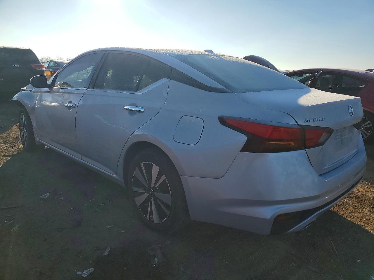 2020 Nissan Altima Sl - Image 2