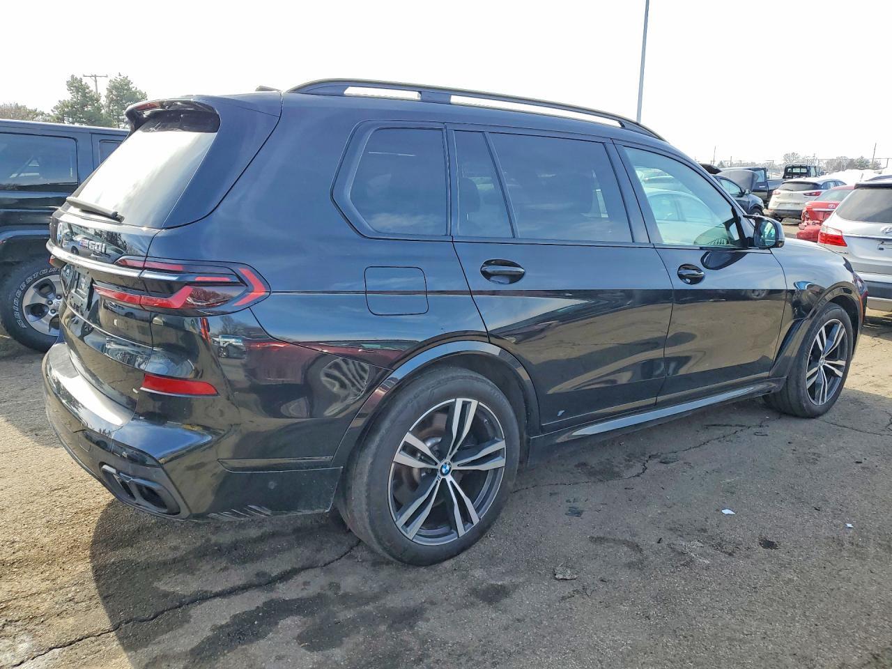 2023 BMW X7 M60I - Фото 3