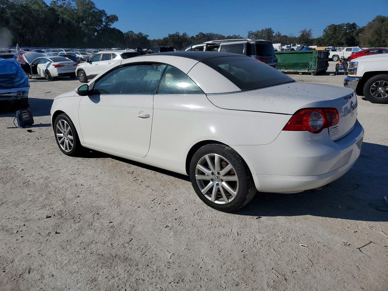 2009 Volkswagen Eos Turbo - Image 2