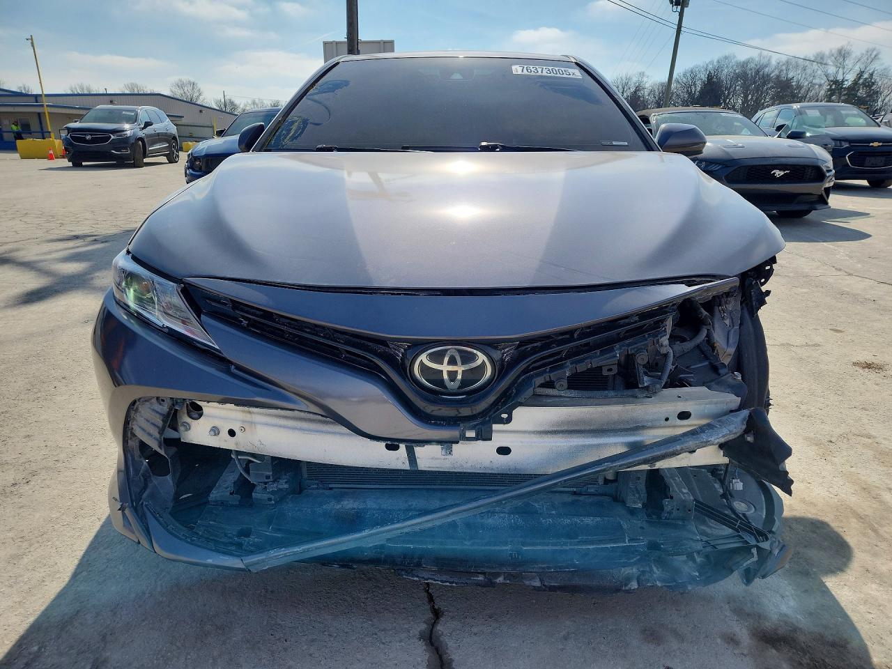 2020 Toyota Camry Le - Фото 5