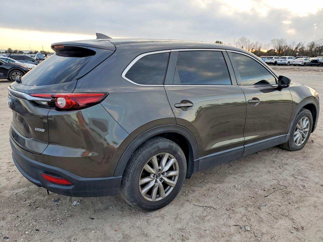2016 Mazda Cx-9 Touring - Image 3
