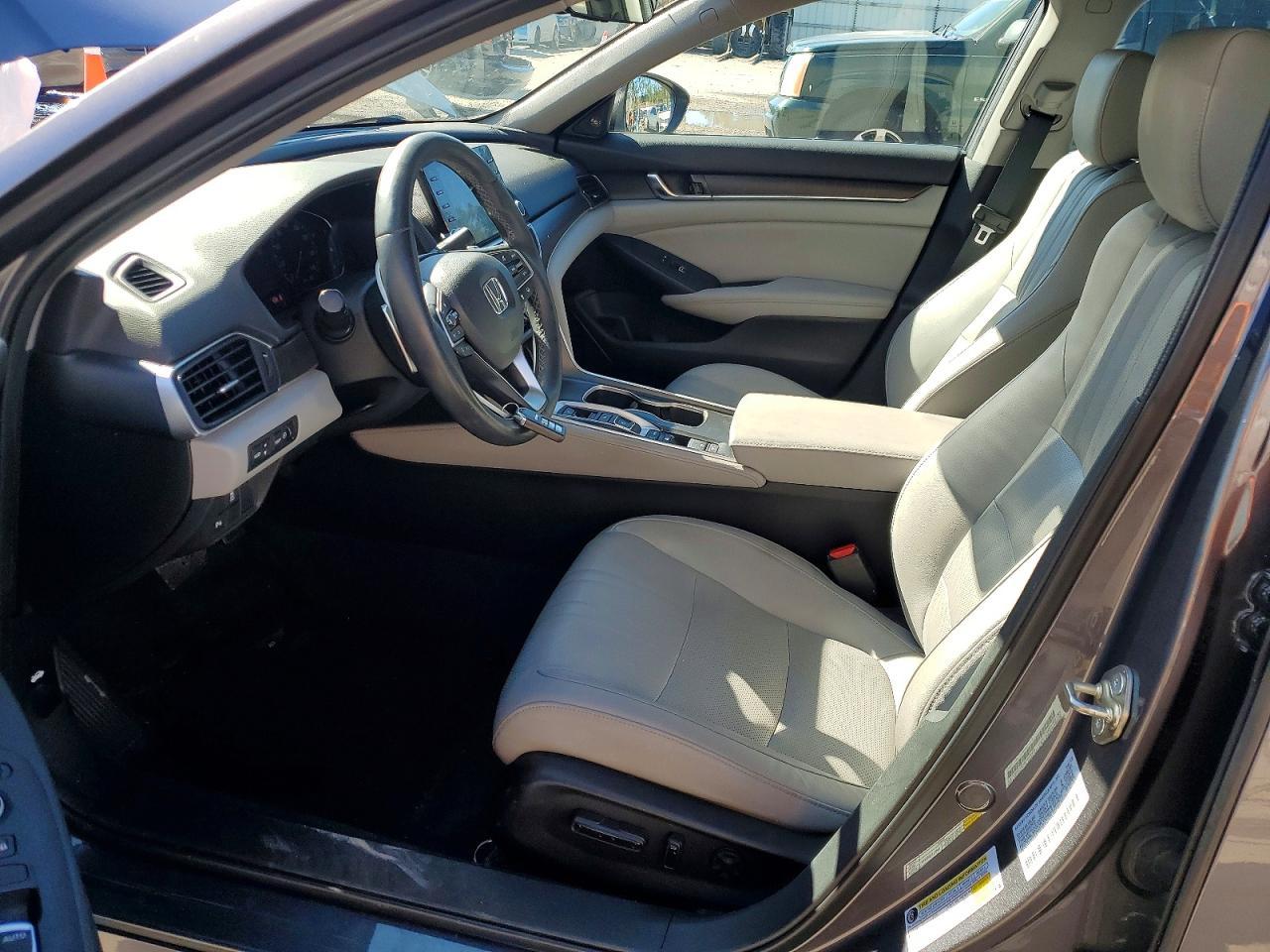 2018 Honda Accord Touring Hybrid - Фото 7