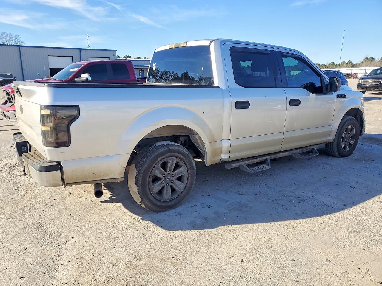 2015 Ford F150 Supercrew - Фото 3