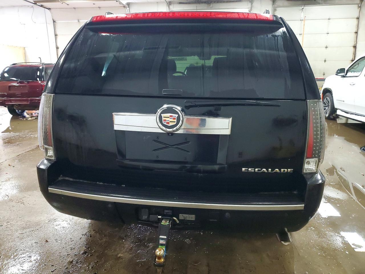 2008 Cadillac Escalade - Image 6