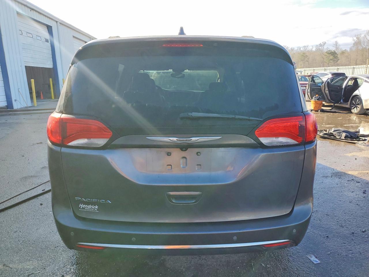 2017 Chrysler Pacifica Touring L - Image 6