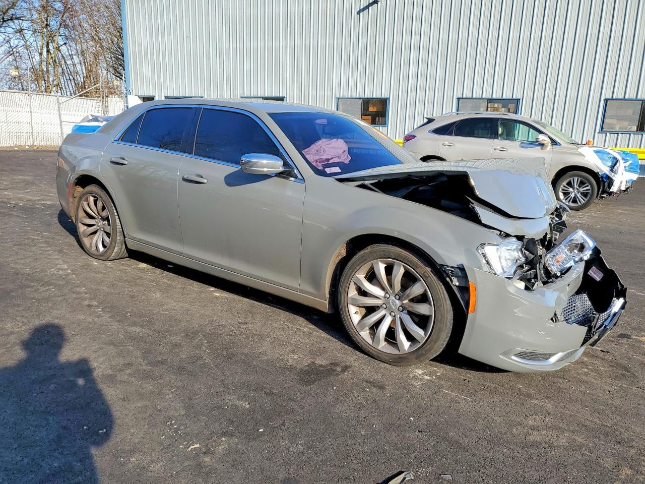 2018 Chrysler 300 Touring - Фото 4