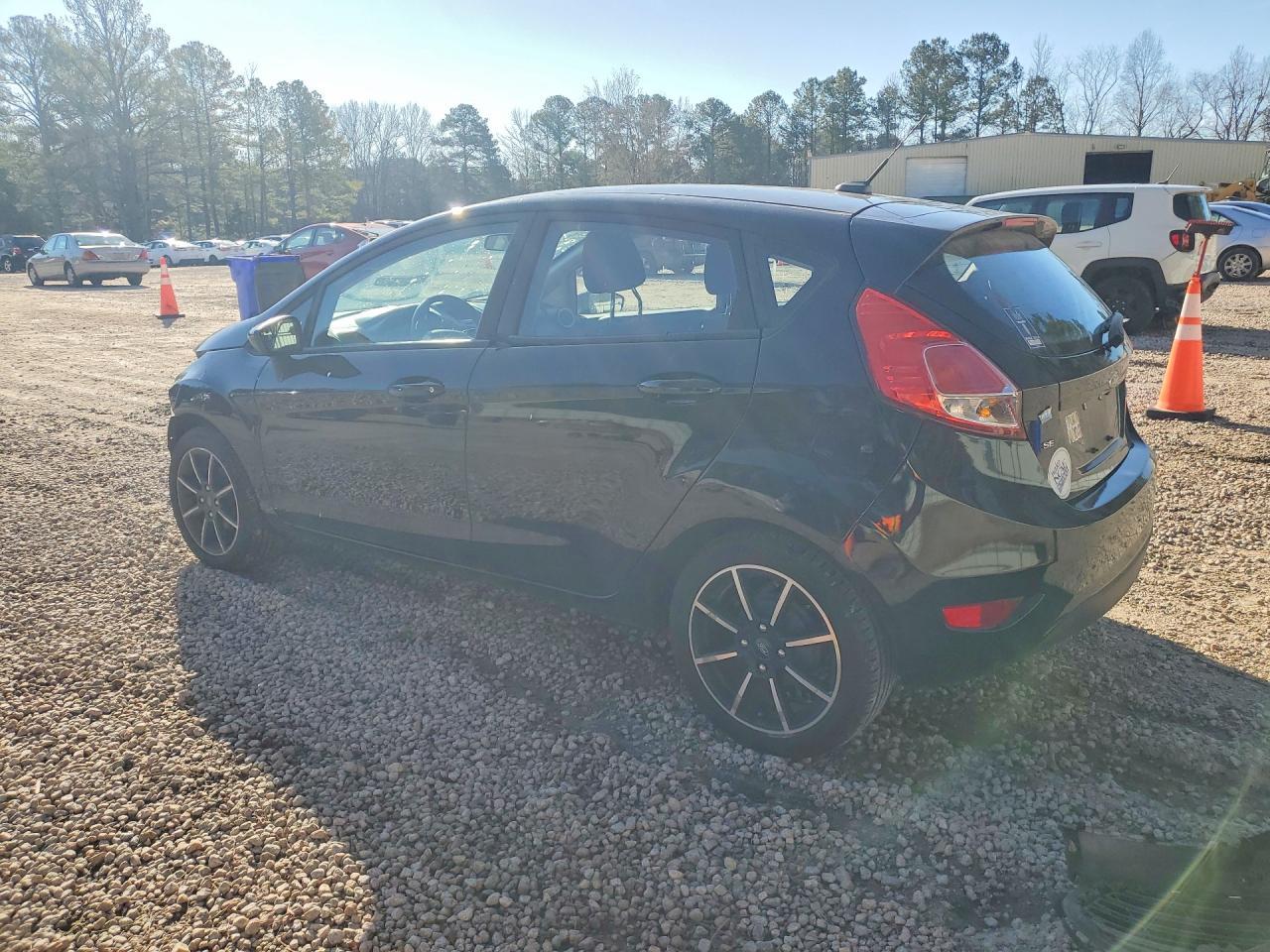 2018 Ford Fiesta Se - Фото 2