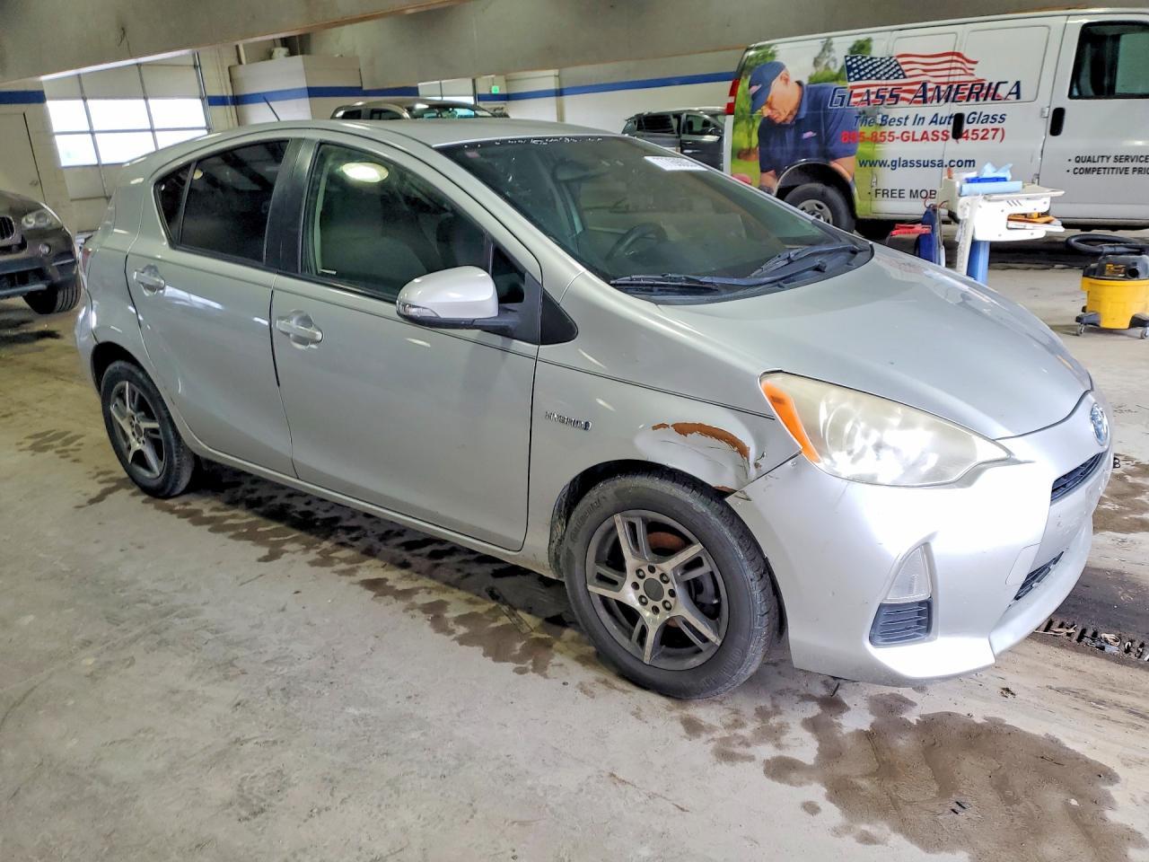 2013 Toyota Prius C - Image 4