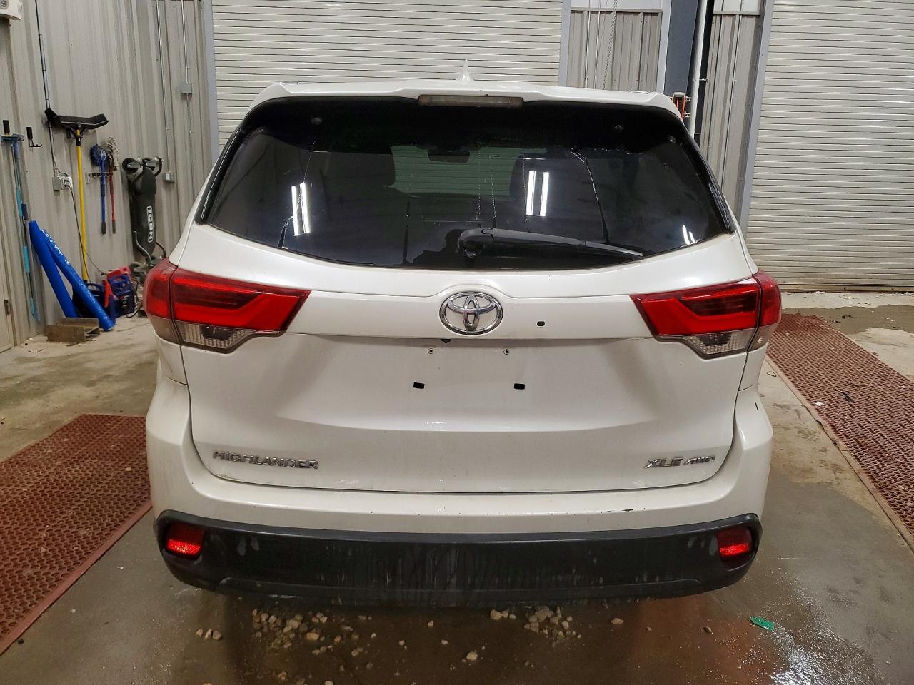 2017 Toyota Highlander Xle - Image 6