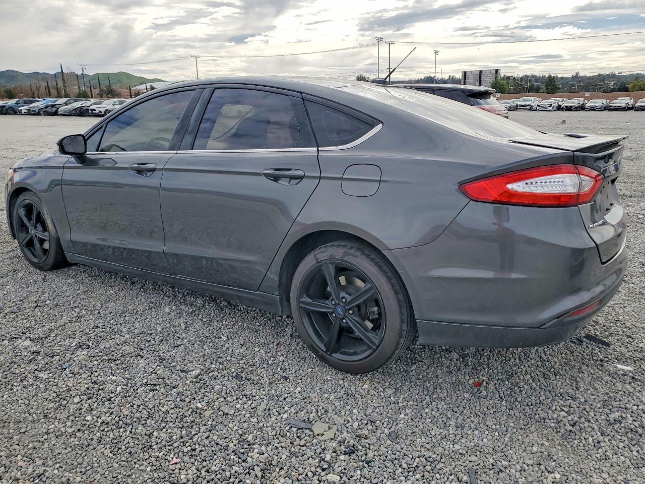 2016 Ford Fusion Se - Фото 2