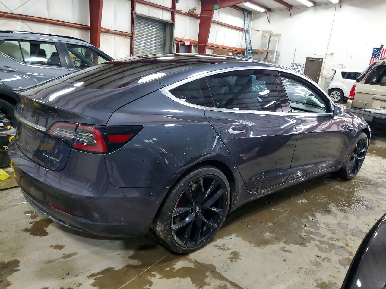 2018 Tesla Model 3 - Фото 3