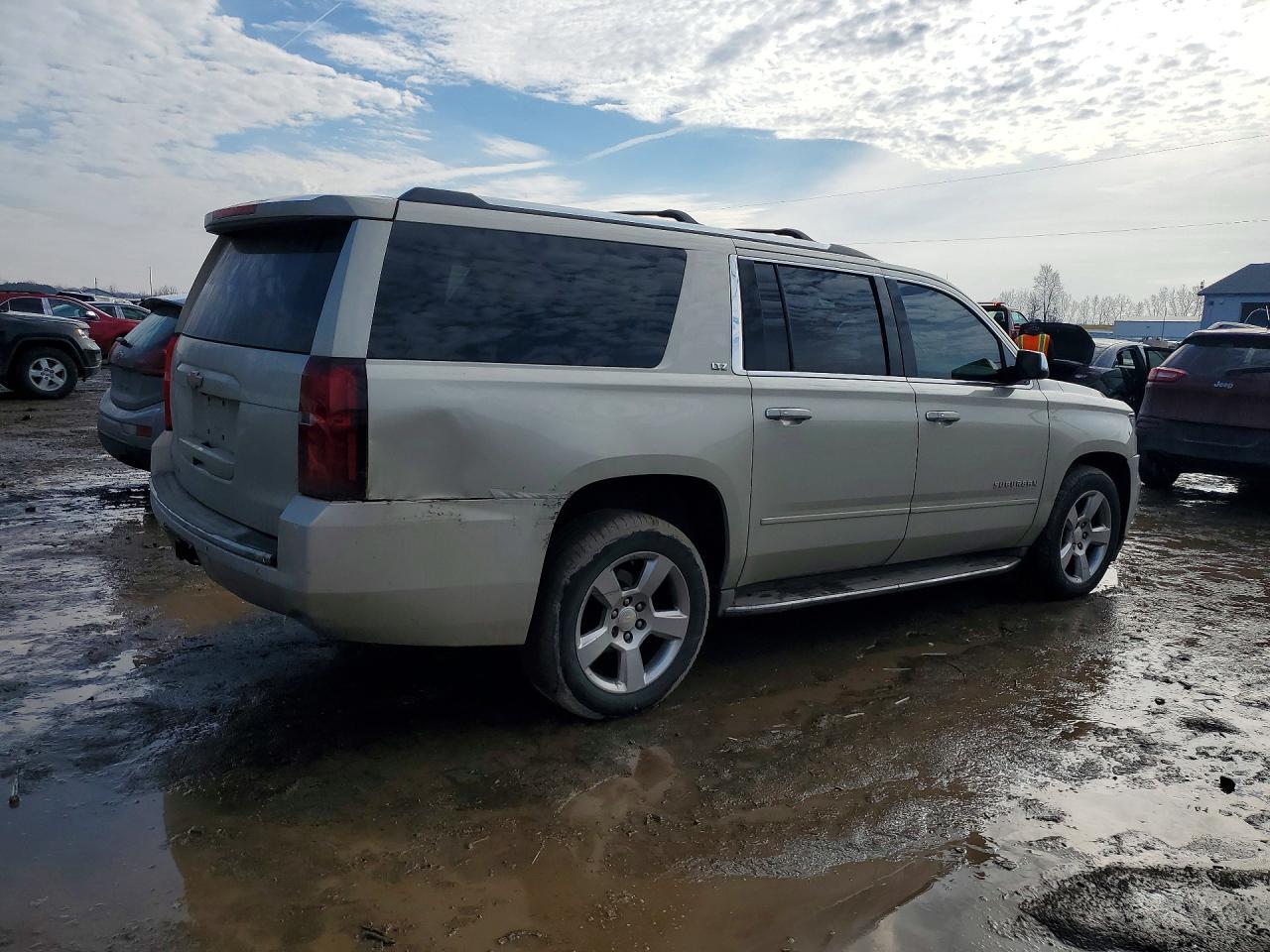 2015 Chevrolet Suburban K1500 Ltz - Image 3