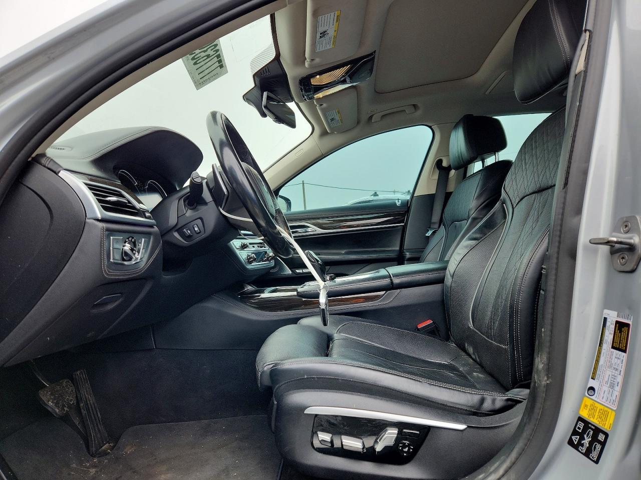 2016 BMW 750 Xi - Image 7