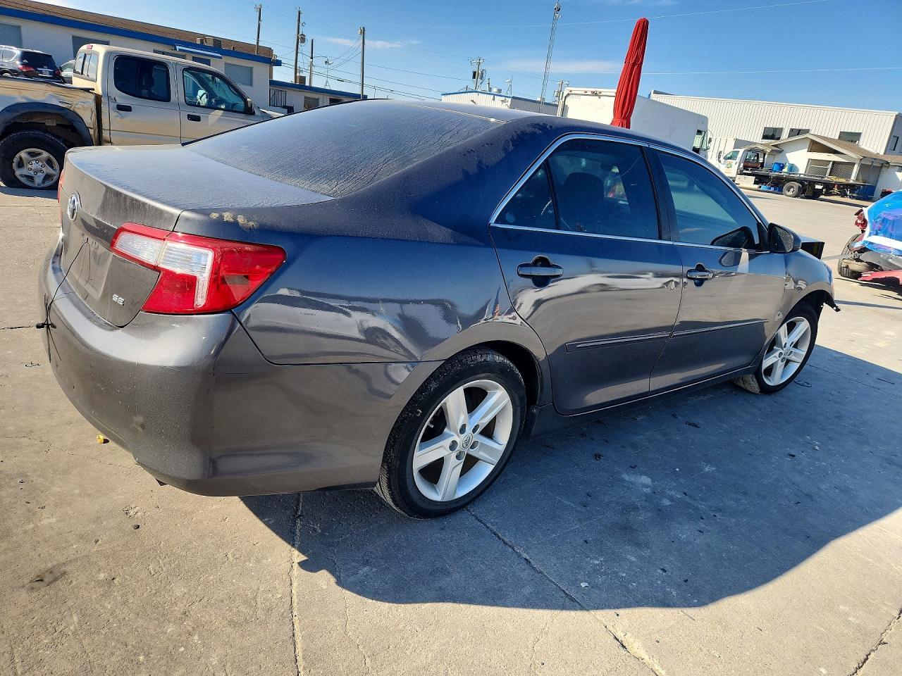 2014 Toyota Camry L - Фото 3
