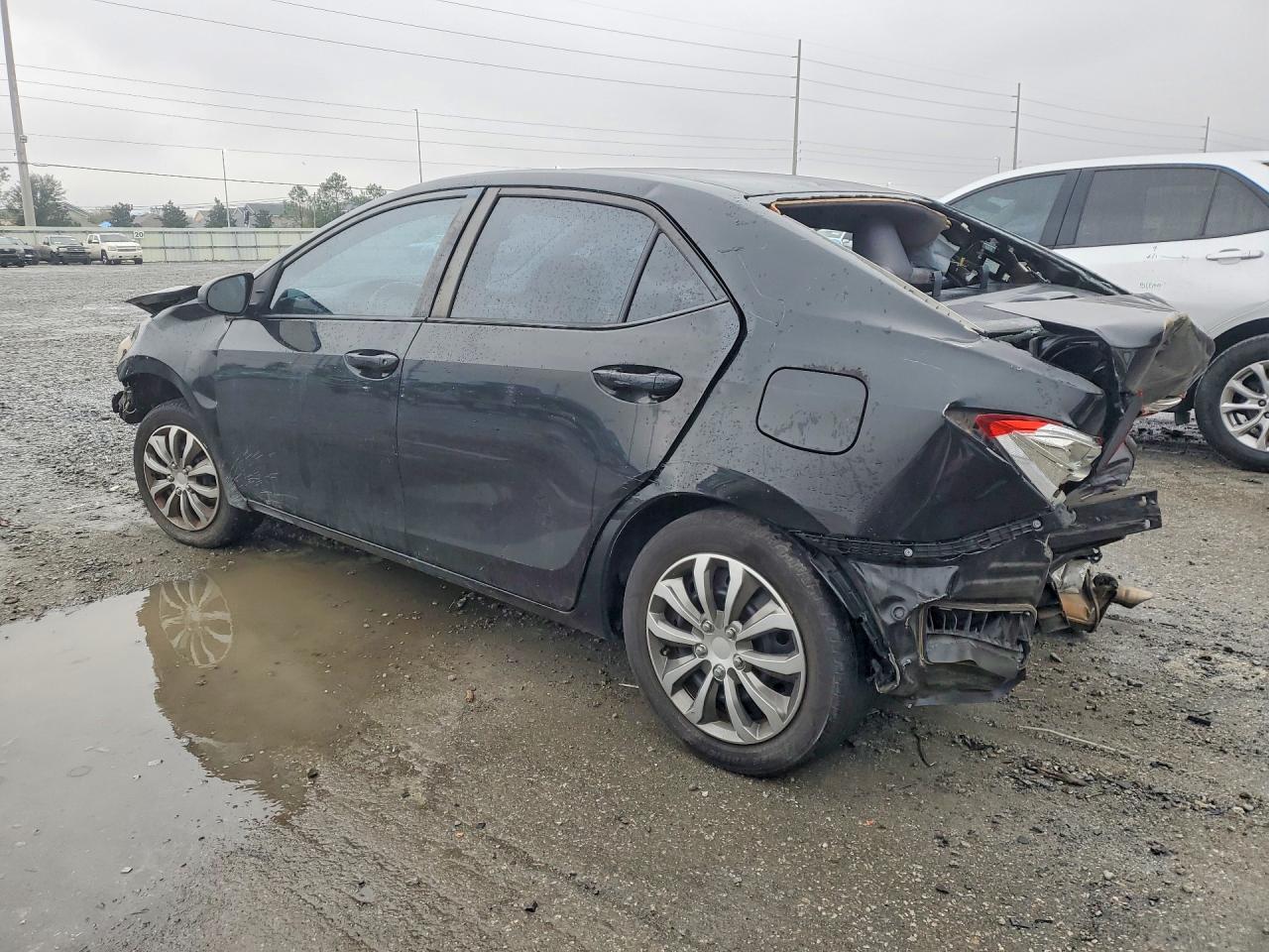 2014 Toyota Corolla Le - Image 2