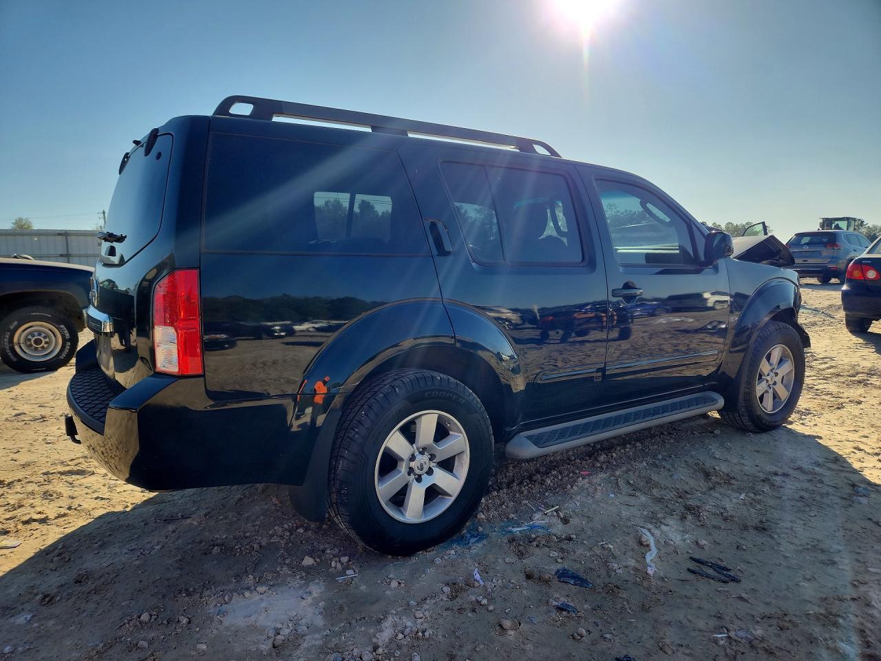 2012 Nissan Pathfinder S - Фото 3