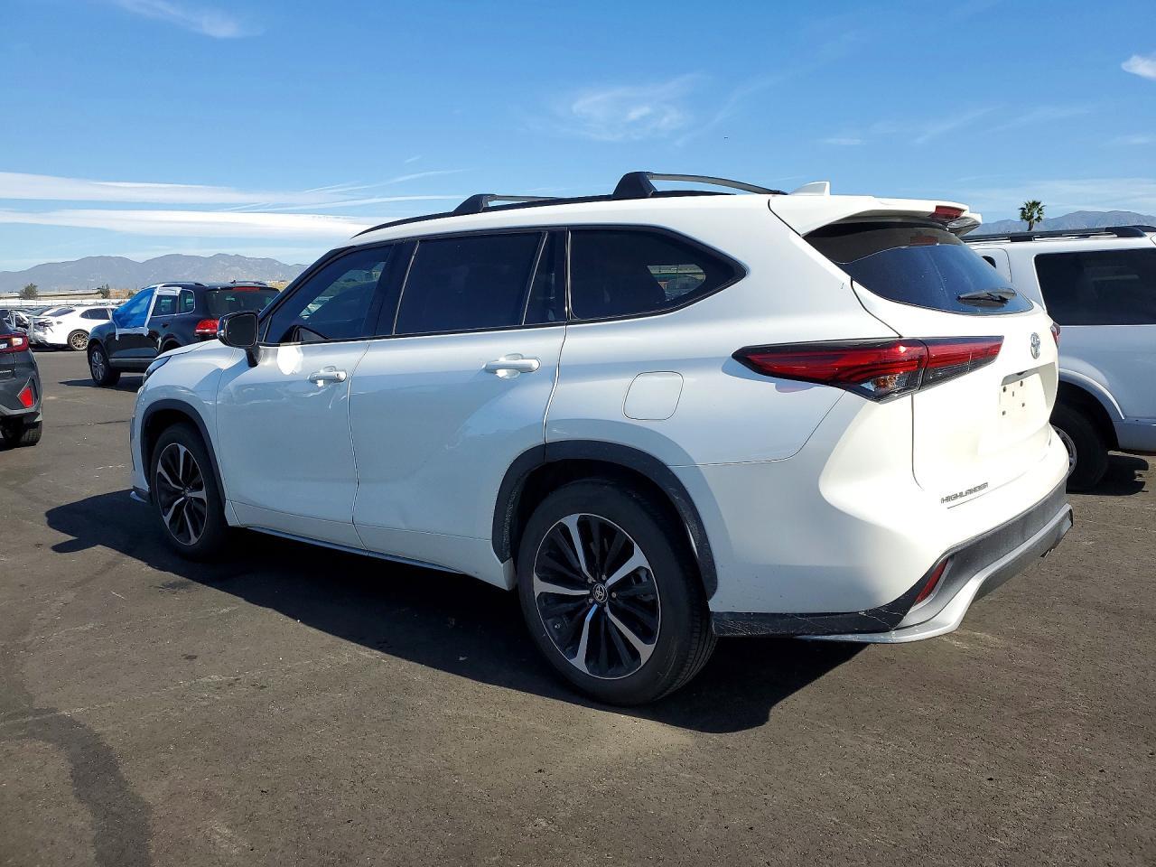 2021 Toyota Highlander - Фото 2