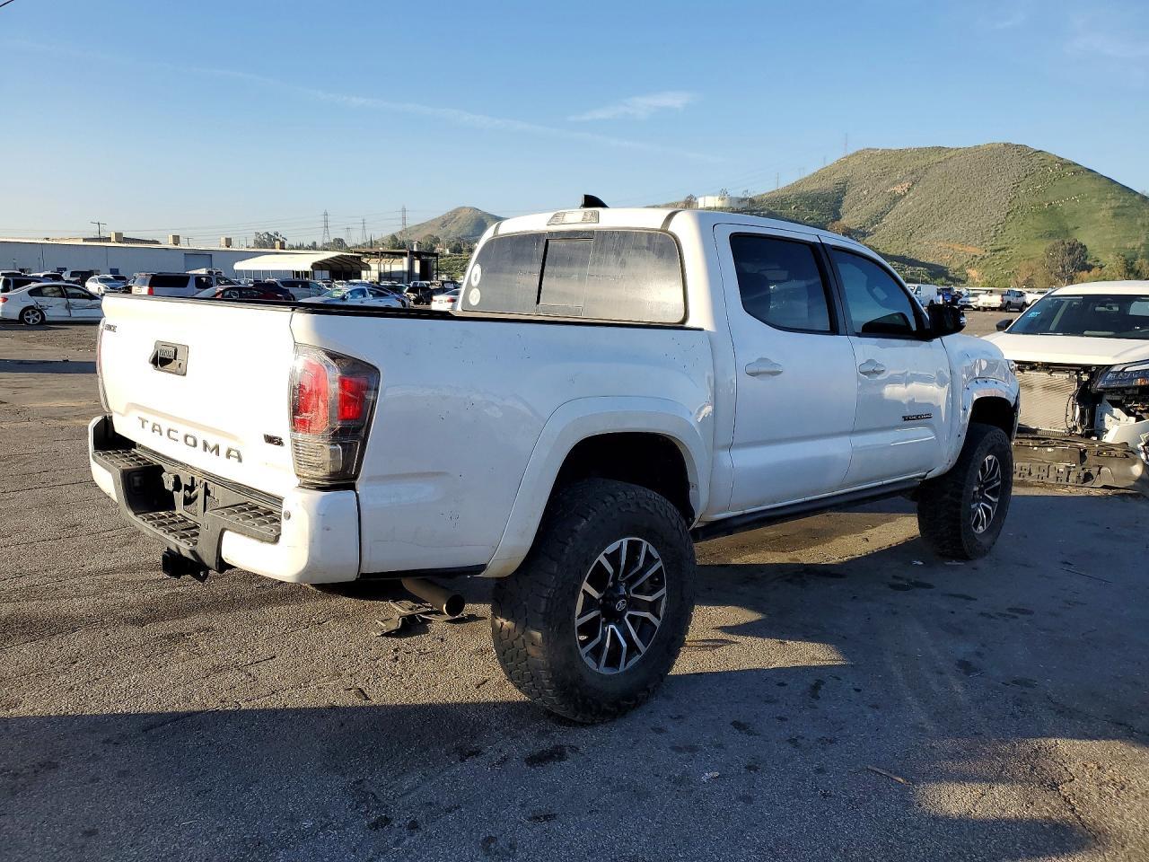 2022 Toyota Tacoma Trd Sport - Image 3
