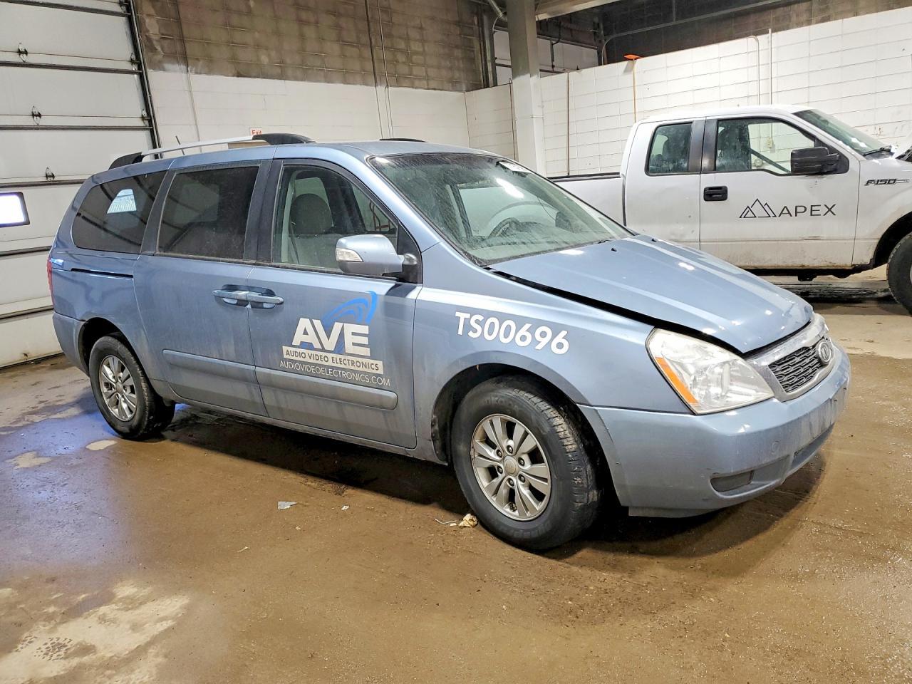 2012 Kia Sedona Lx - Image 4