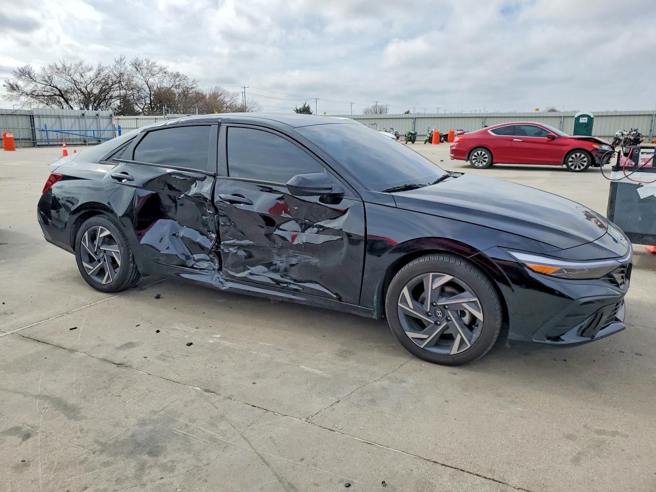 2025 Hyundai Elantra Sel Sport - Image 4