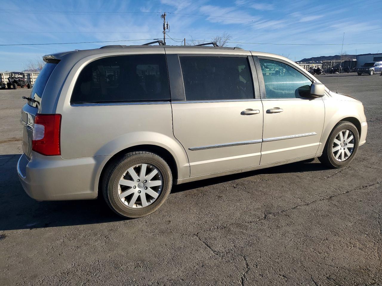 2014 Chrysler Town & Country Touring - Фото 3