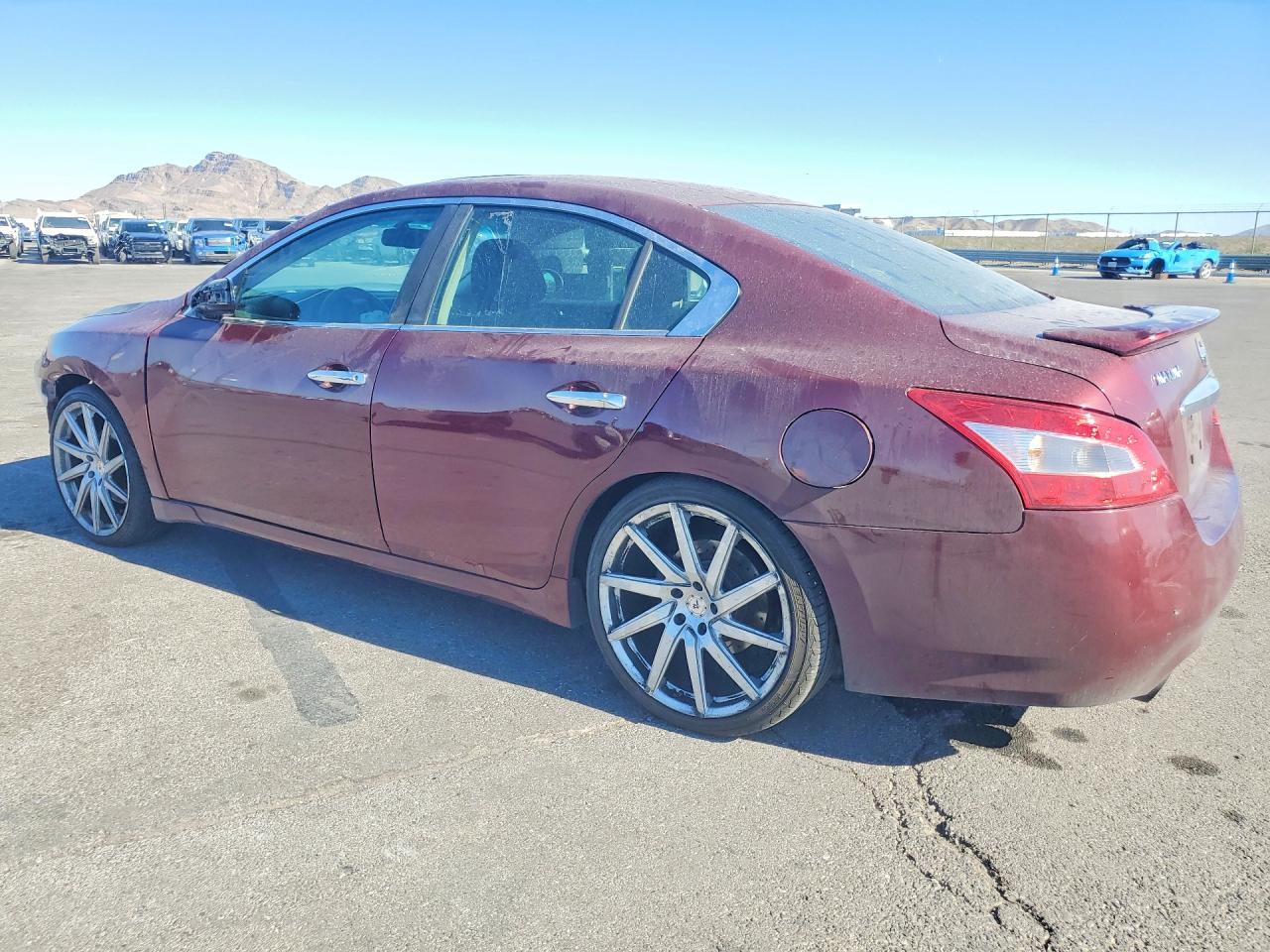 2010 Nissan Maxima S - Image 2