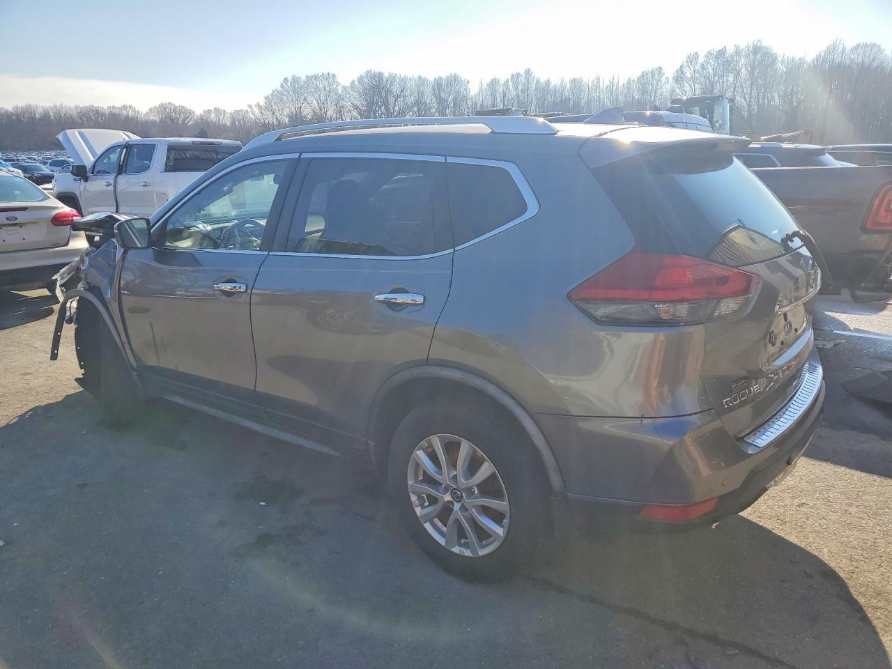 2020 Nissan Rogue Sv - Image 2