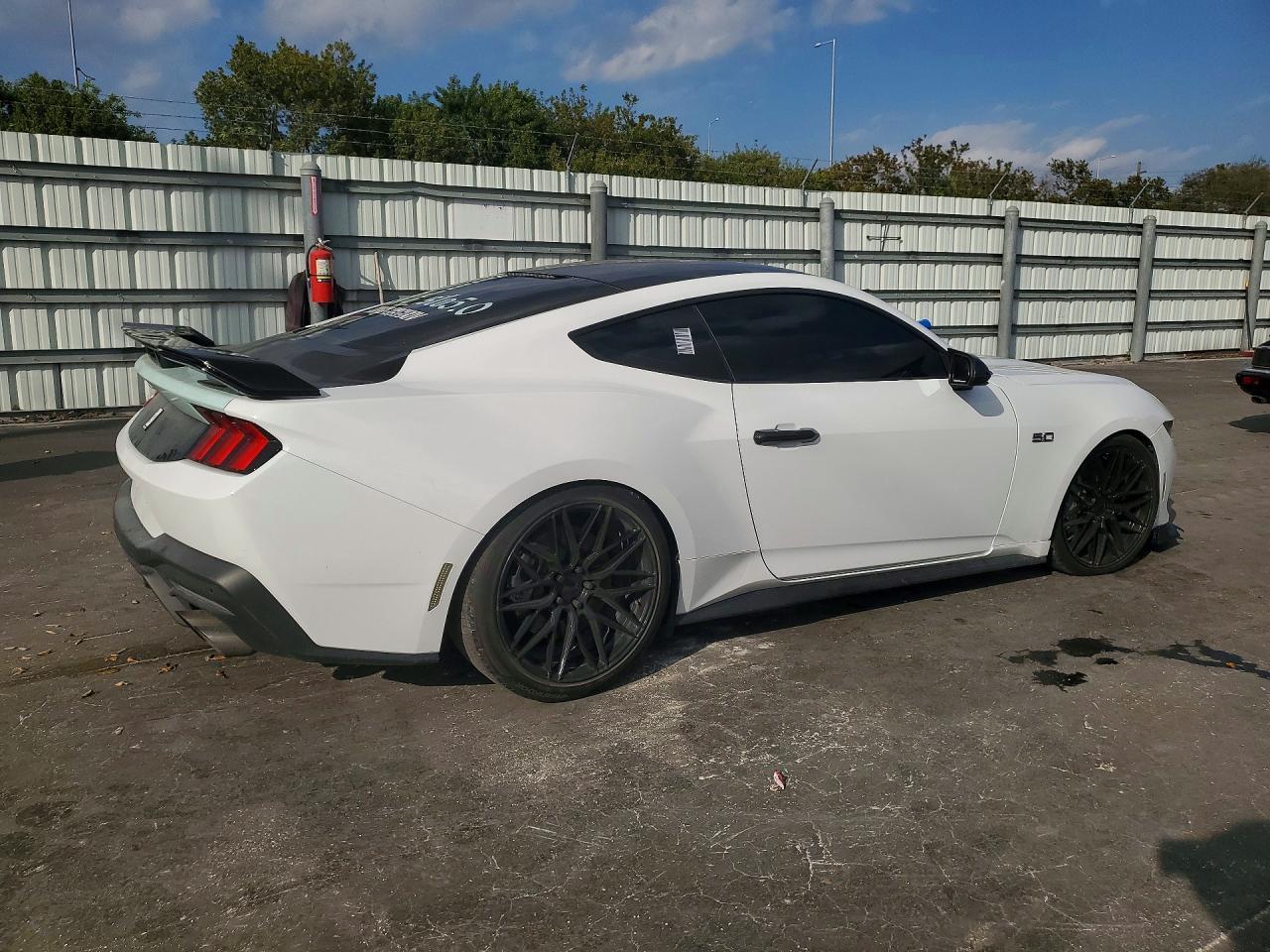2025 Ford Mustang Gt - Фото 3