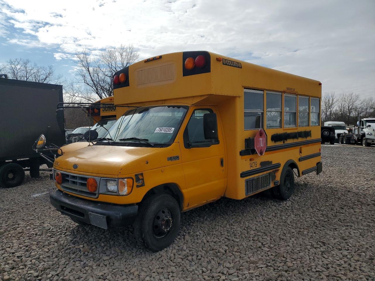 2001 Ford Econoline - Фото 2