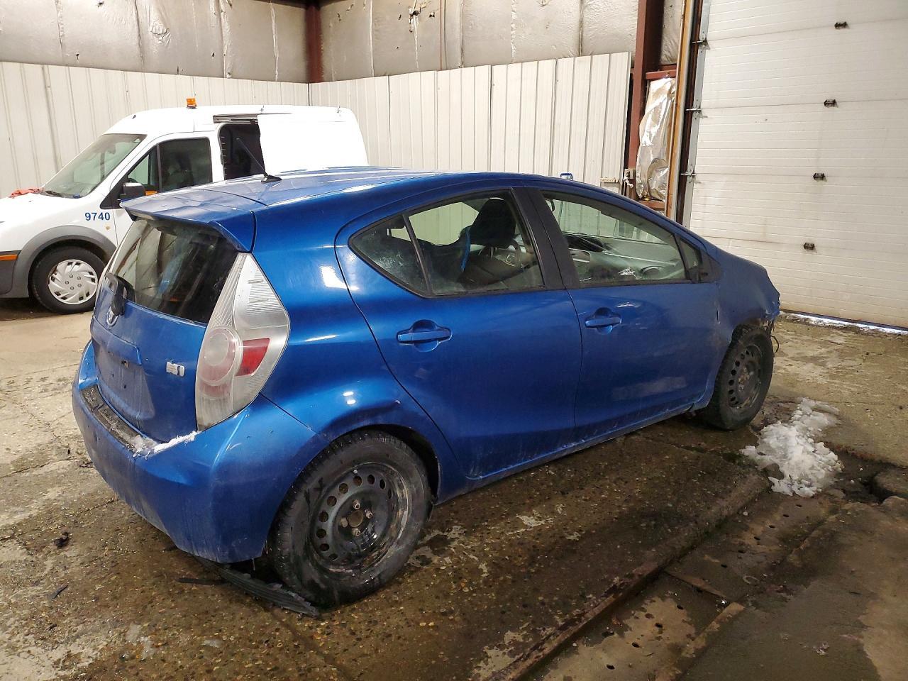 2014 Toyota Prius C - Image 3