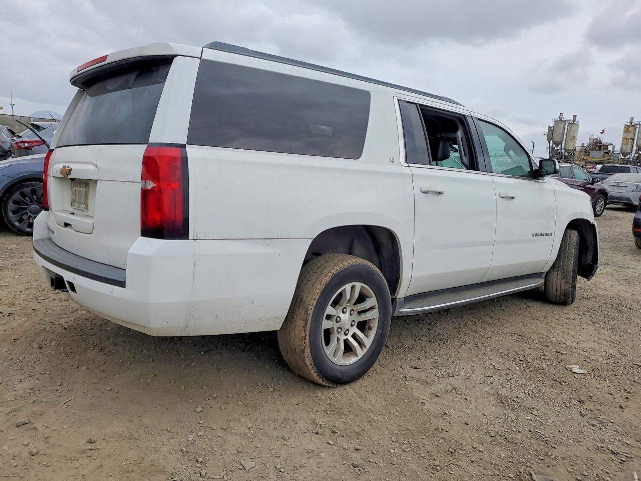 2017 Chevrolet Suburban C1500 Lt - Фото 3