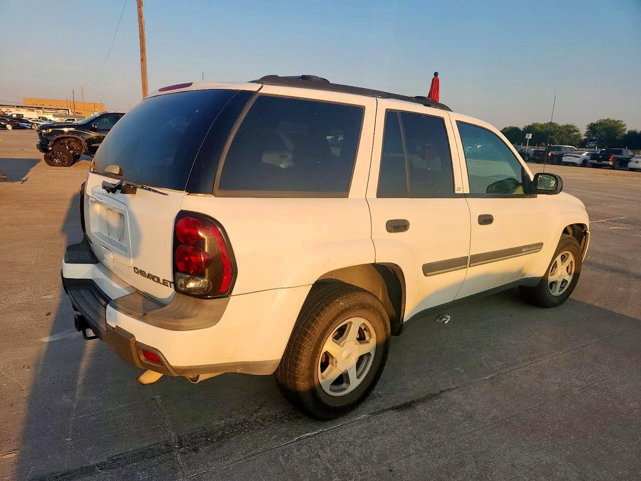 2002 Chevrolet Trailblazr - Image 3