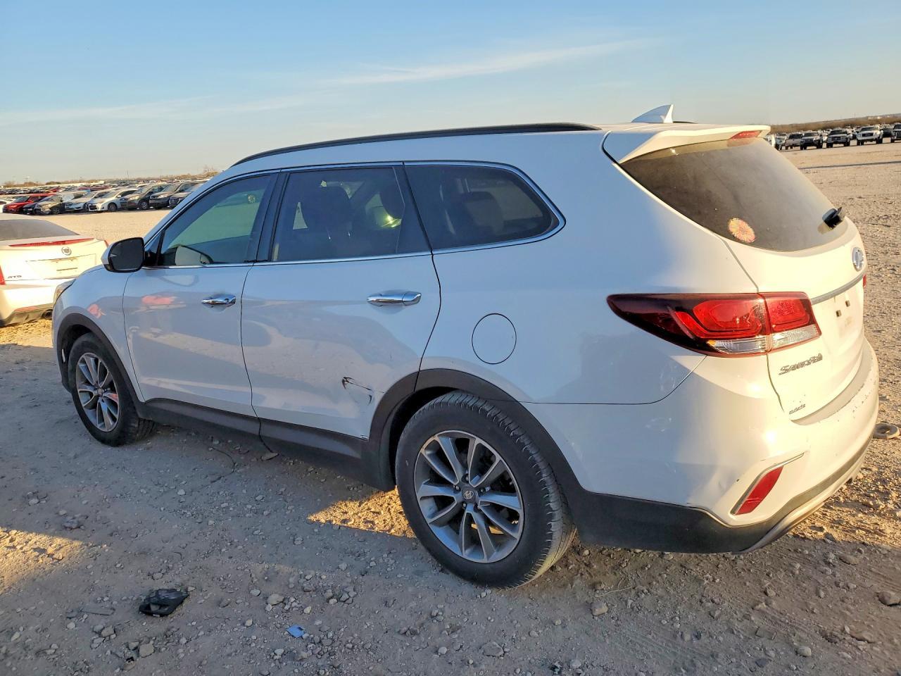 2018 Hyundai Santa Fe Se - Фото 2