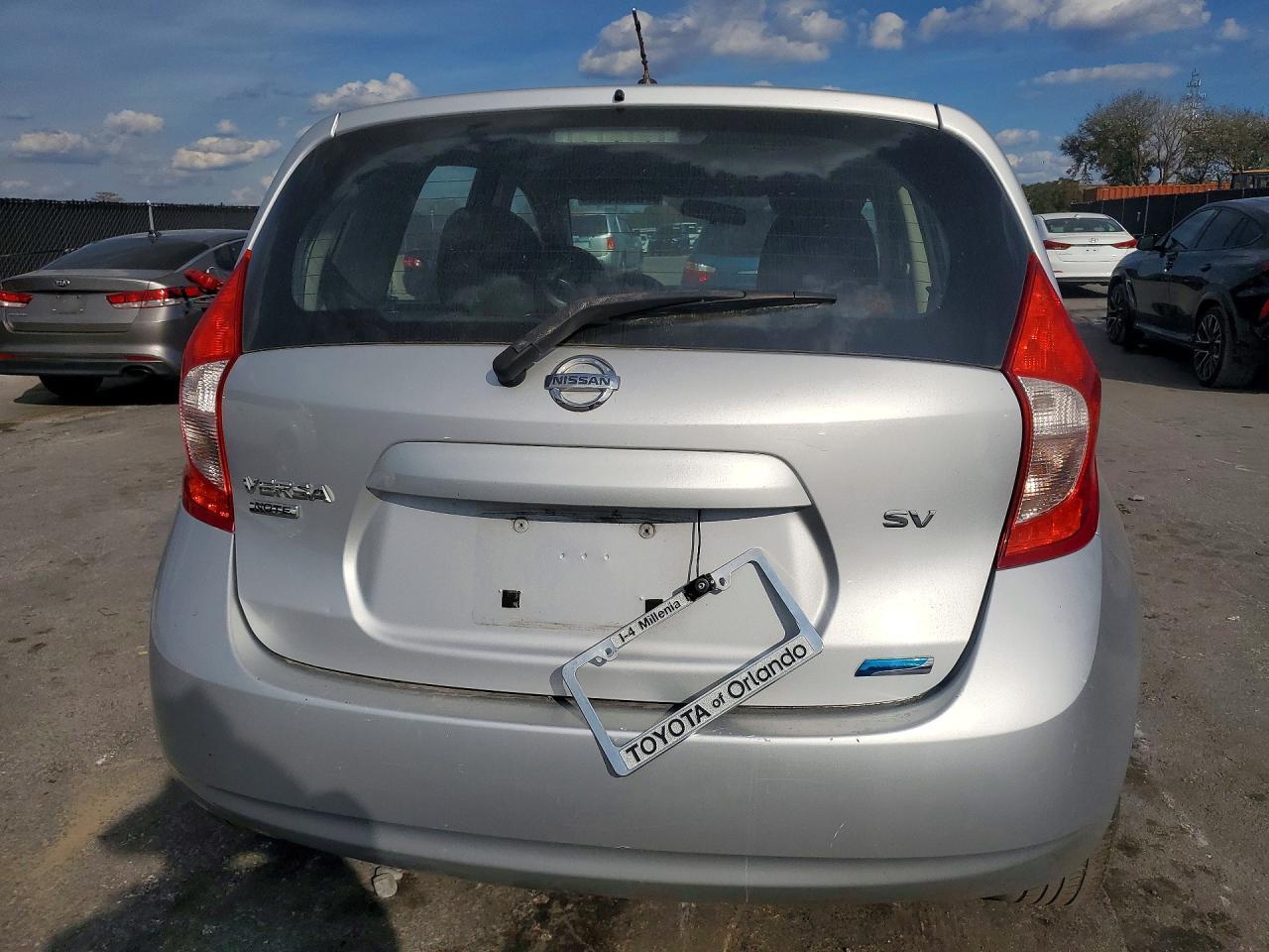 2015 Niss Versa Note S - Фото 6