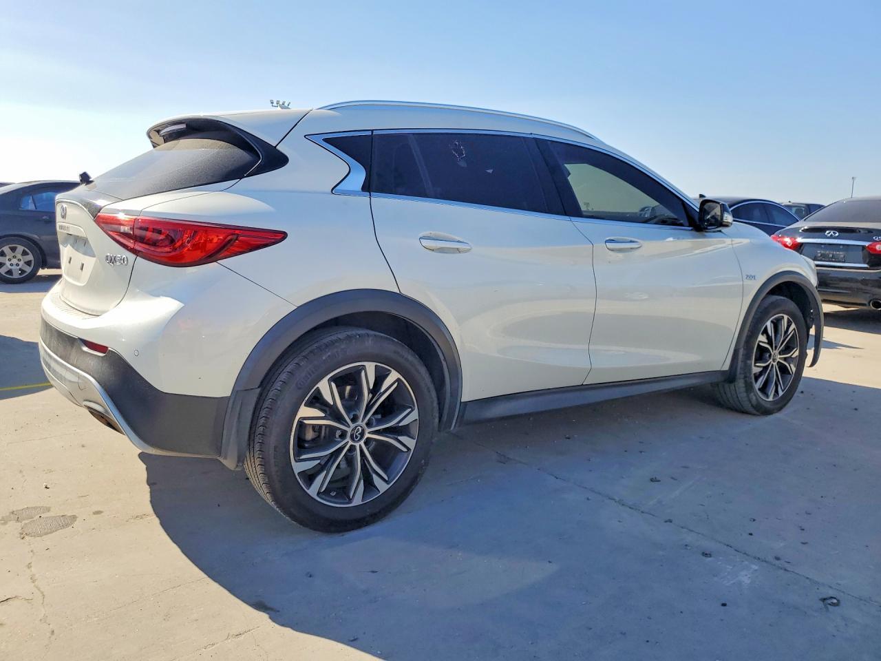 2018 Infiniti Qx30 Base - Фото 3