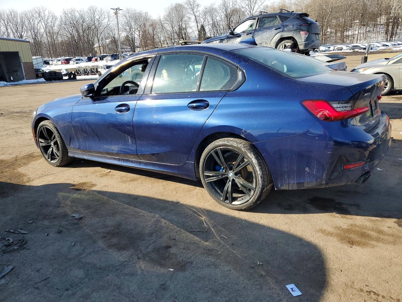 2020 BMW 330Xi - Фото 2