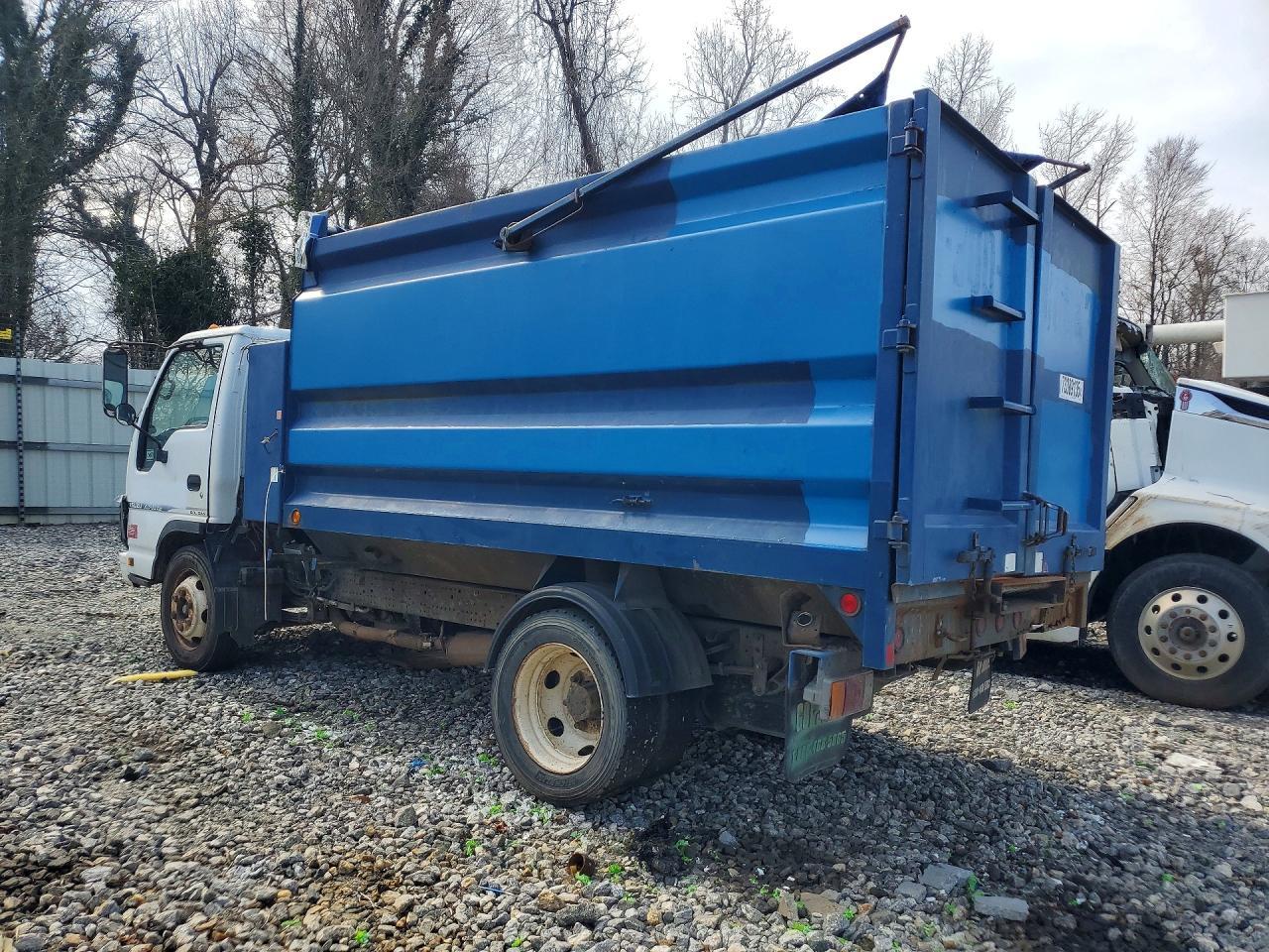 2007 Isuzu Npr Refuse Truck - Image 2