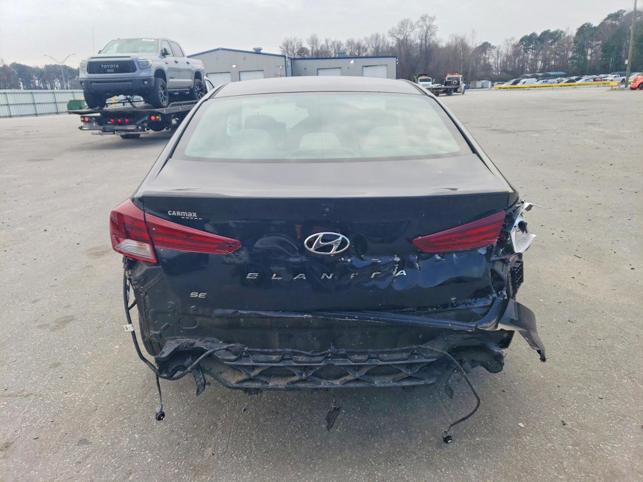 2020 Hyundai Elantra Se - Image 6