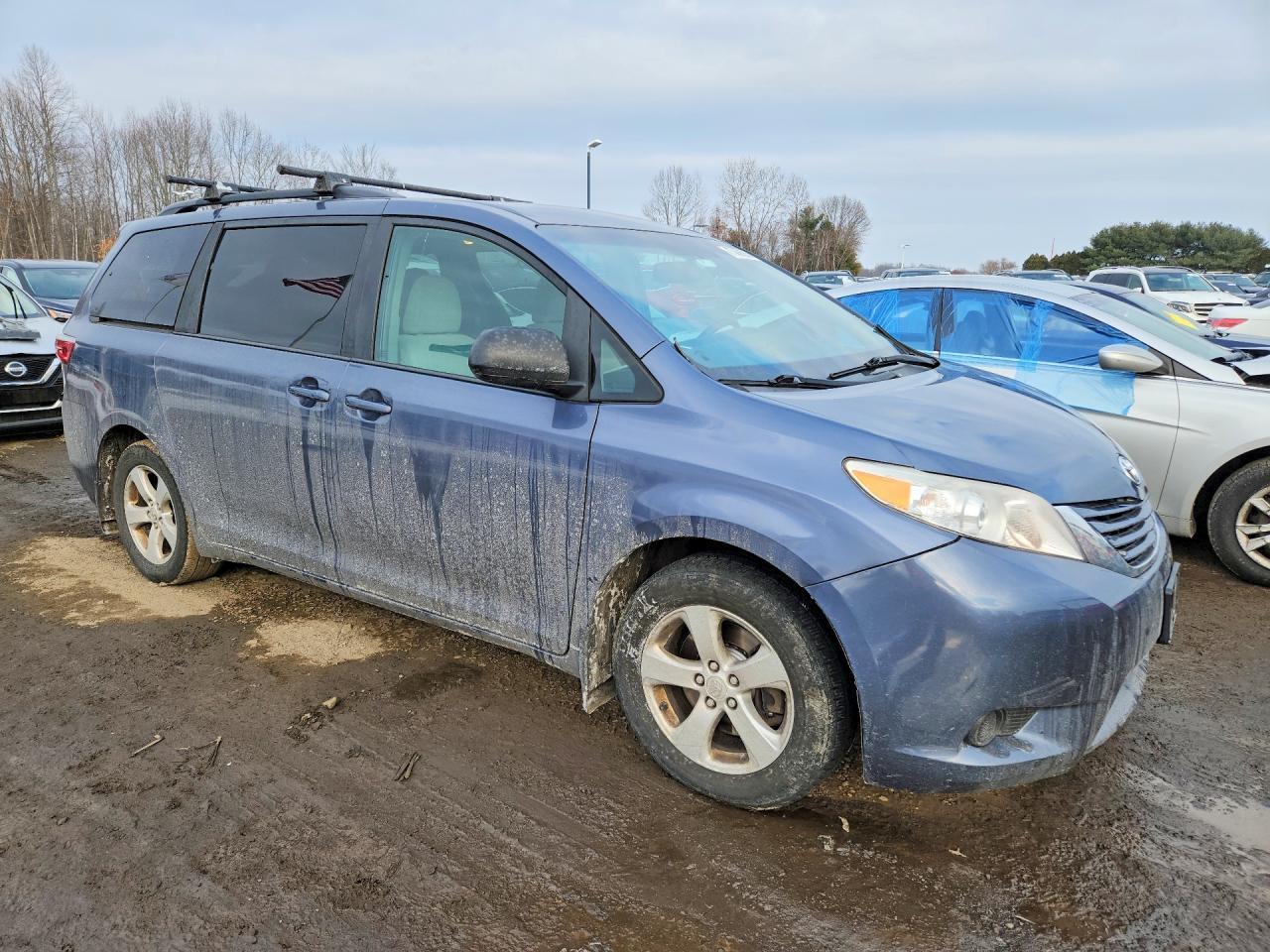 2016 Toyota Sienna Le 8-Passenger - Фото 4