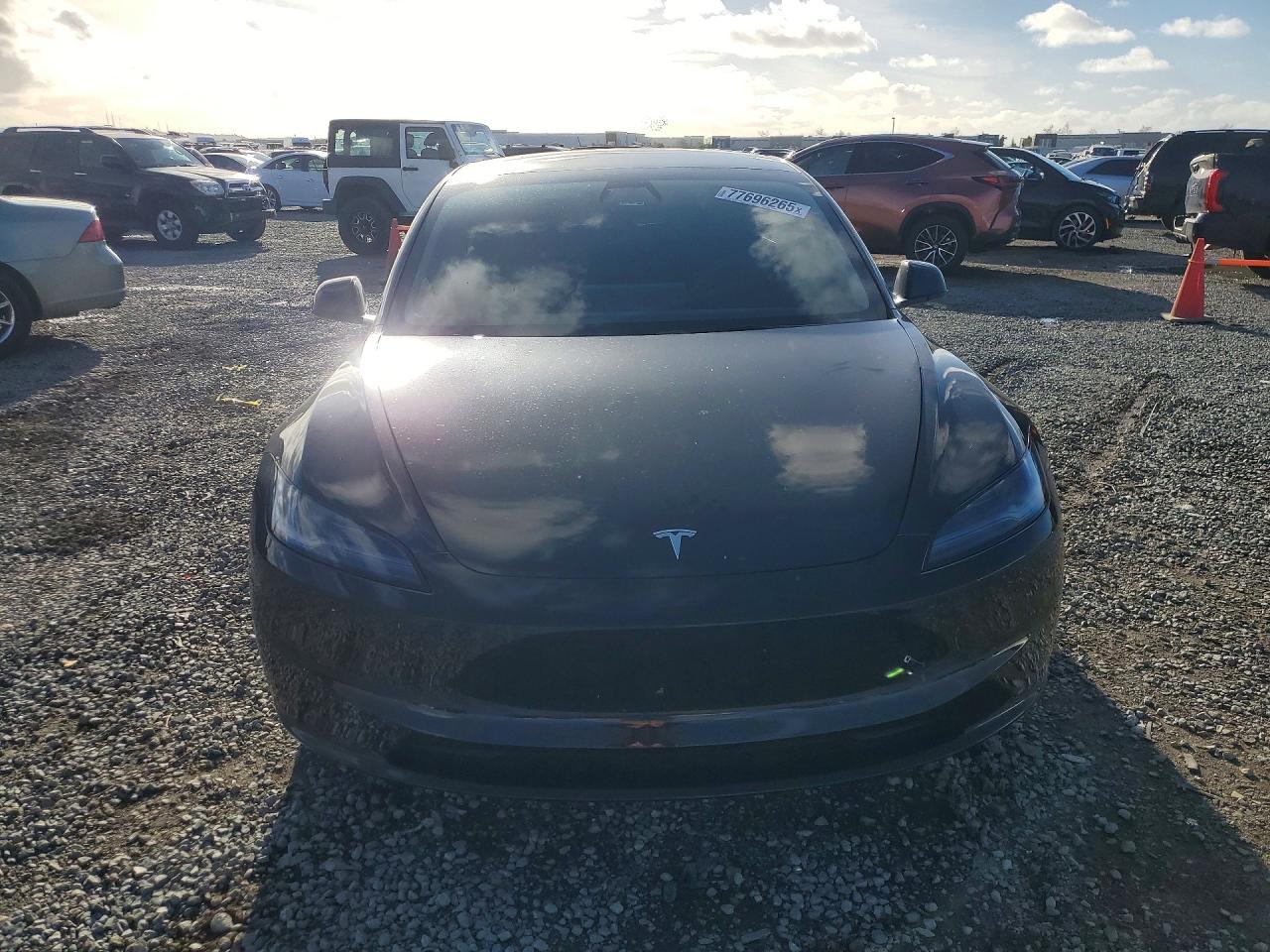 2024 Tesla Model 3 - Фото 5