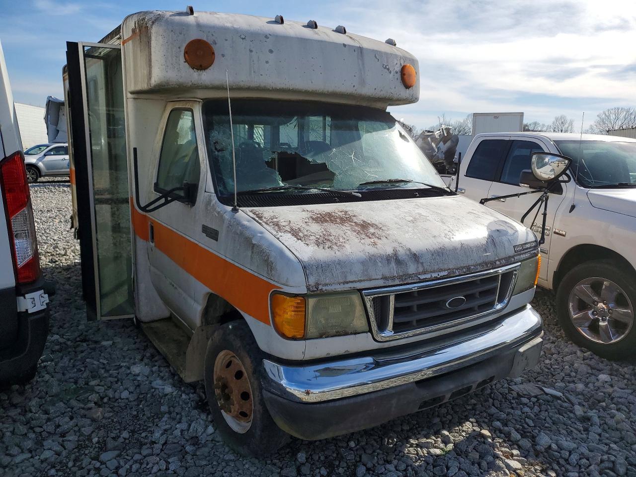 2005 Ford E350 Shuttle Bus - Фото 4