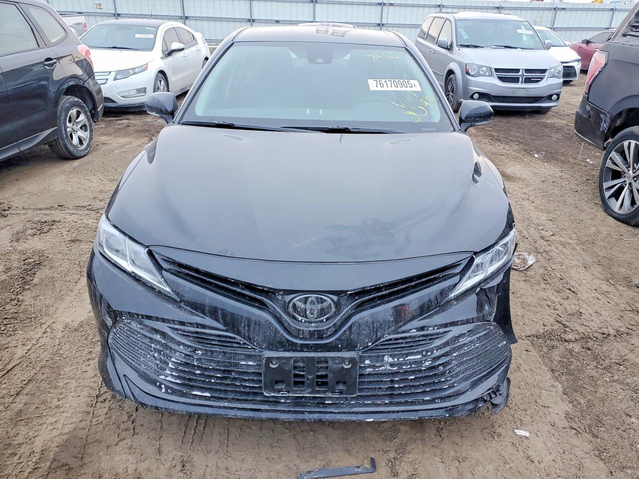 2020 Toyota Camry Le - Фото 5