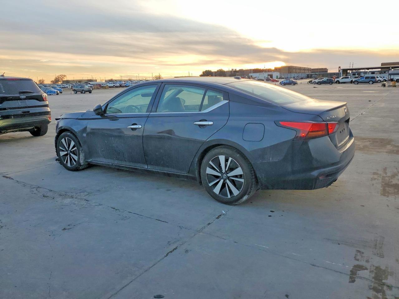 2020 Nissan Altima Sl - Image 2