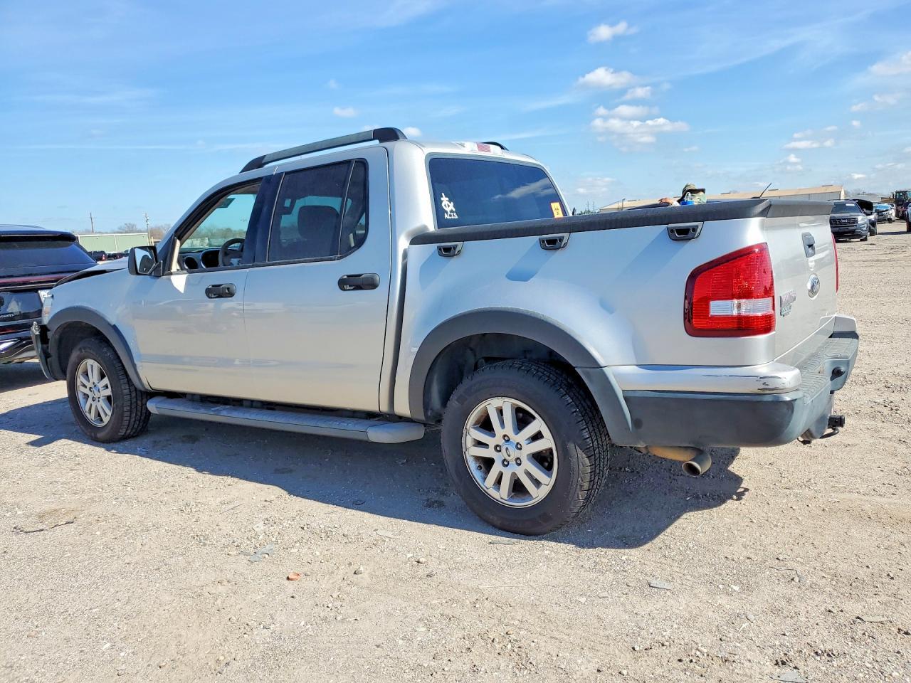 2007 Ford Explorer Sport Trac Xlt - Image 2
