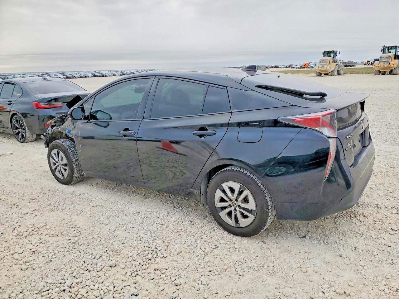 2016 Toyota Prius - Фото 2