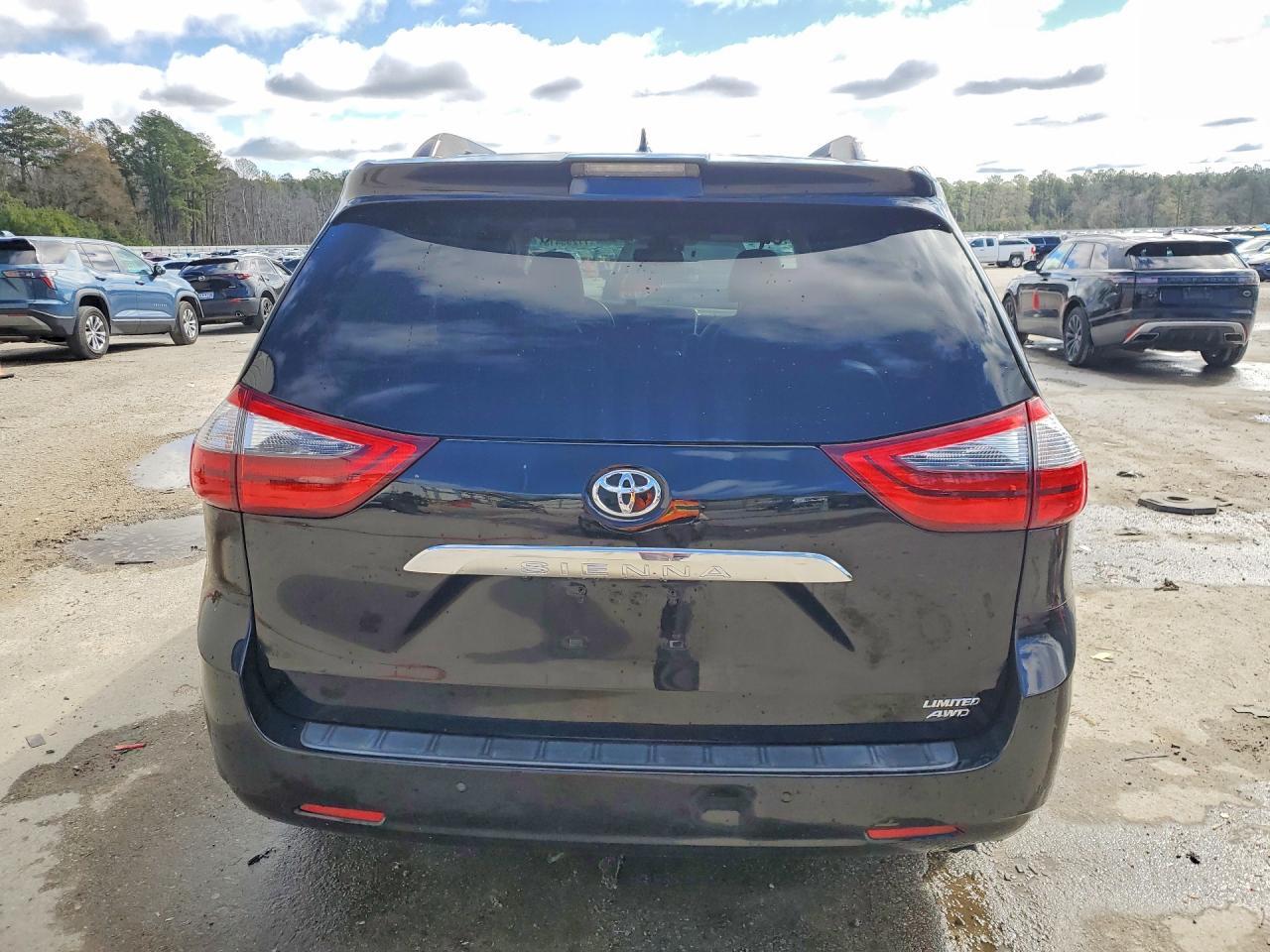 2020 Toyota Sienna Limited Premium 7-Passenger - Image 6