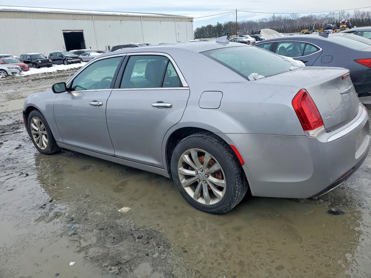 2016 Chrysler 300C - Фото 2